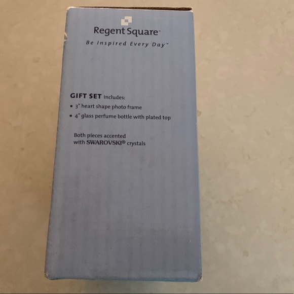 Regent Square Gift Set with Swarovski crystals - Photo frame & Perfume bottle - Picture 2 of 4
